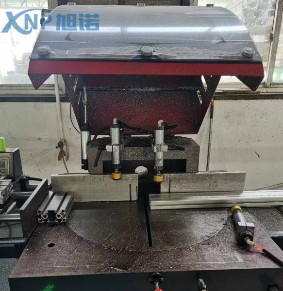 工业铝型材切割.jpg 工业铝型材切割.jpg